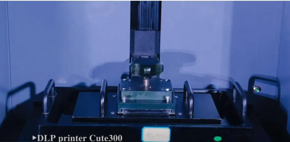 Le sèche-cheveux est imprimé en 3D à partir du matériel DLP Evonik 3010L